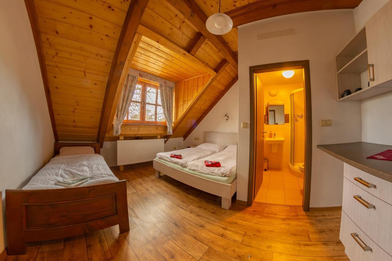 Pension & Restaurant U Konske Drahy Holkov Velešín 외부 사진